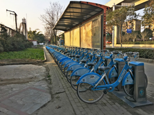 图注：武汉有机门前公共自行车租借点